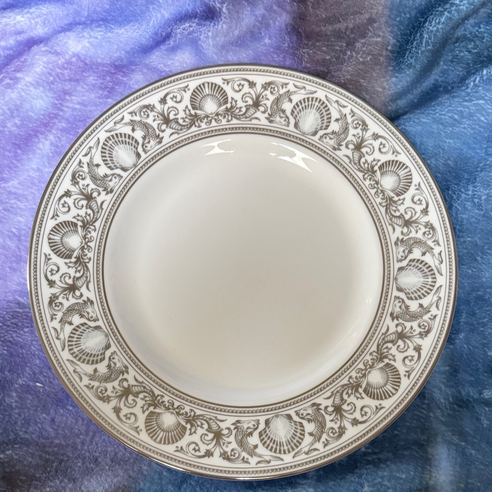 Wedgwood Dolphins Platinum Bone China 1999 8 Salad Plates